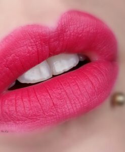 Son KIKO Velvet Passion Matte Lipstick 310 Strawberry Red Swatch
