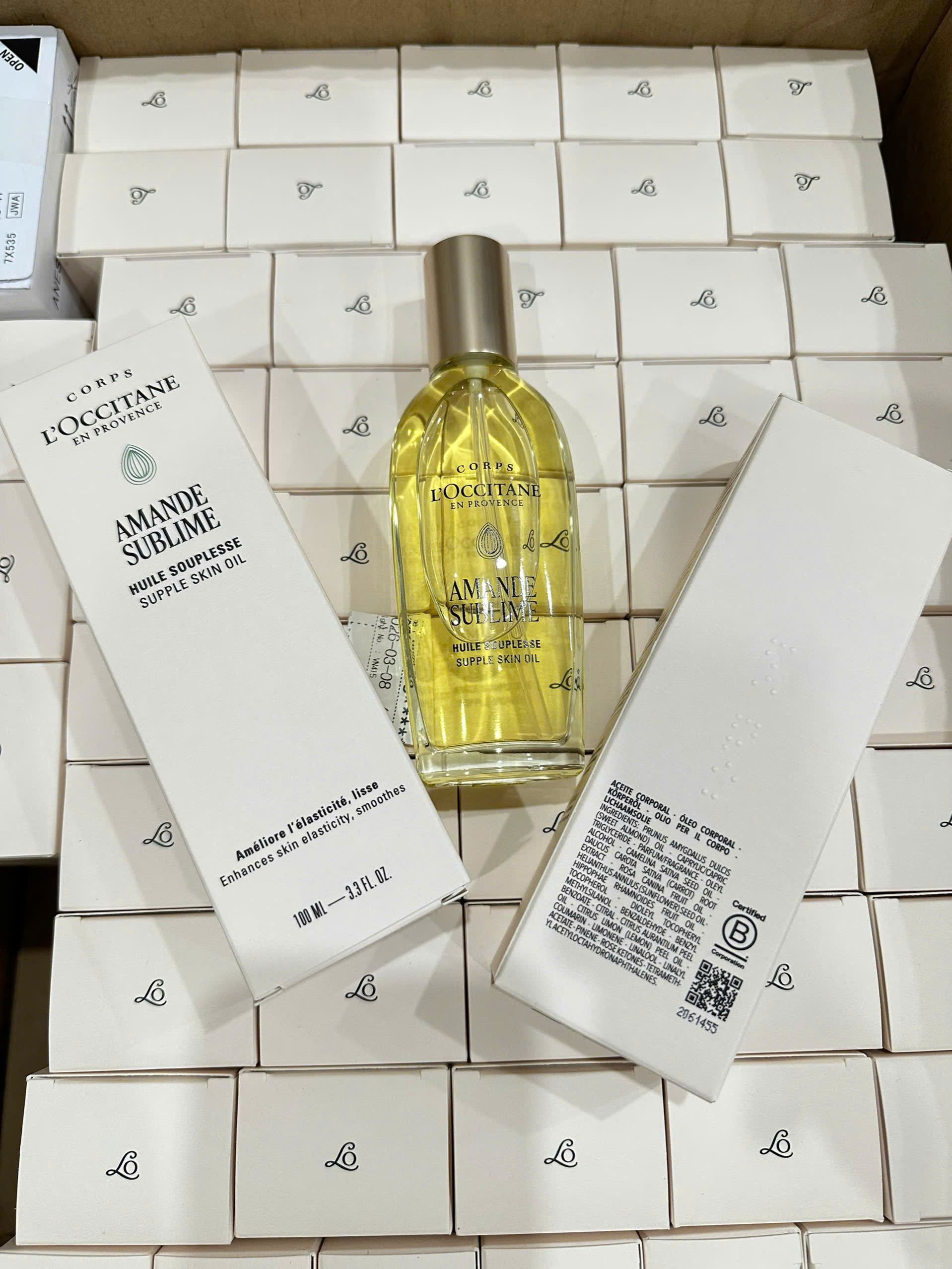 Dầu dưỡng thể L'Occitane Huile Souplesse Amande Sublime làm mềm và săn chắc da, 100ml