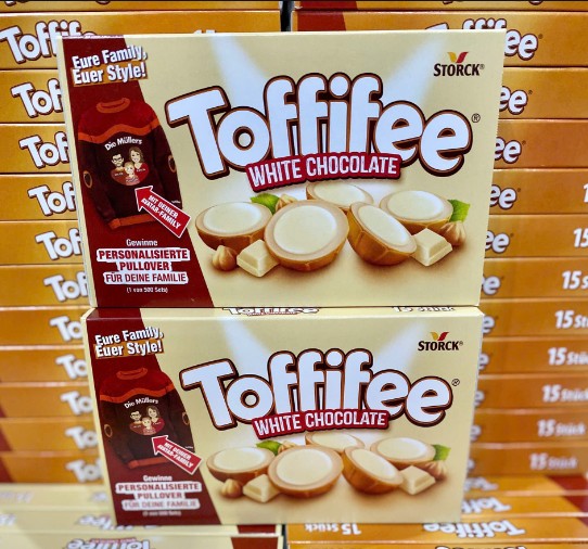 Kẹo mềm caramen chocolate nhân hạt dẻ Toffifee White Chocolate, 15 viên Kẹo mềm caramen chocolate nhân hạt dẻ Toffifee White Chocolate, 15 viên