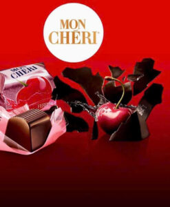 Socola Ferrero Mon Cheri nhân rượu anh đào đặc trưng bởi sự kết hợp tinh tế và cá tính của socola đen đắng nhẹ, rượu nồng nàn và quả anh đào Piedmont ngọt ngào bên trong, tạo nên trải nghiệm vị giác tuyệt vời. Được sản xuất từ nguyên liệu chất lượng cao được chọn lọc. Hương vị độc đáo, thiết kế bao bì với màu đỏ hồng đặc trưng mang lại cảm xúc mãnh liệt, cùng tên gọi Mon Cheri dịu dàng lãng mạn, Socola rượu Mon Cheri luôn là món quà ý nghĩa, biểu tượng cho tình yêu và sự lãng mạn, đặc biệt trong dịp Valentine.