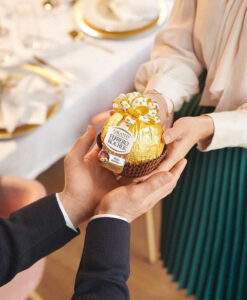 Socola Ferrero Rocher Milch Schocolade cầu nơ vàng, 125g