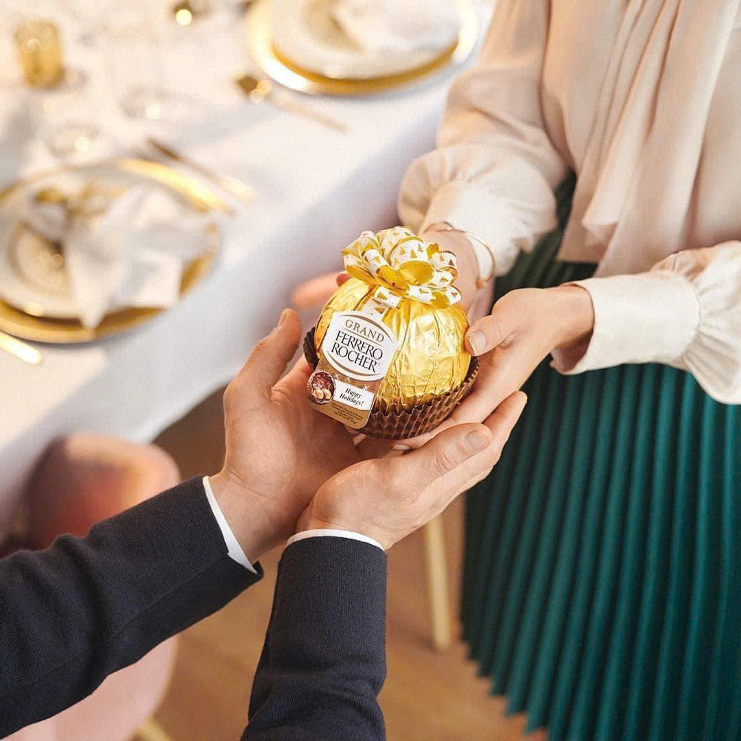 Socola Ferrero Rocher Milch Schocolade cầu nơ vàng, 125g Socola Ferrero Rocher Milch Schocolade cầu nơ vàng, 125g