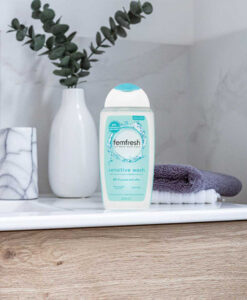 Dung dịch vệ sinh Femfresh Intimate Sensitive Wash cho da nhạy cảm, 250ml