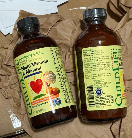 Vitamin tổng hợp Childlife Multi Vitamin & Mineral cho trẻ từ 6 tháng tuổi, 237ml Vitamin tổng hợp Childlife Multi Vitamin & Mineral cho trẻ từ 6 tháng tuổi, 237ml