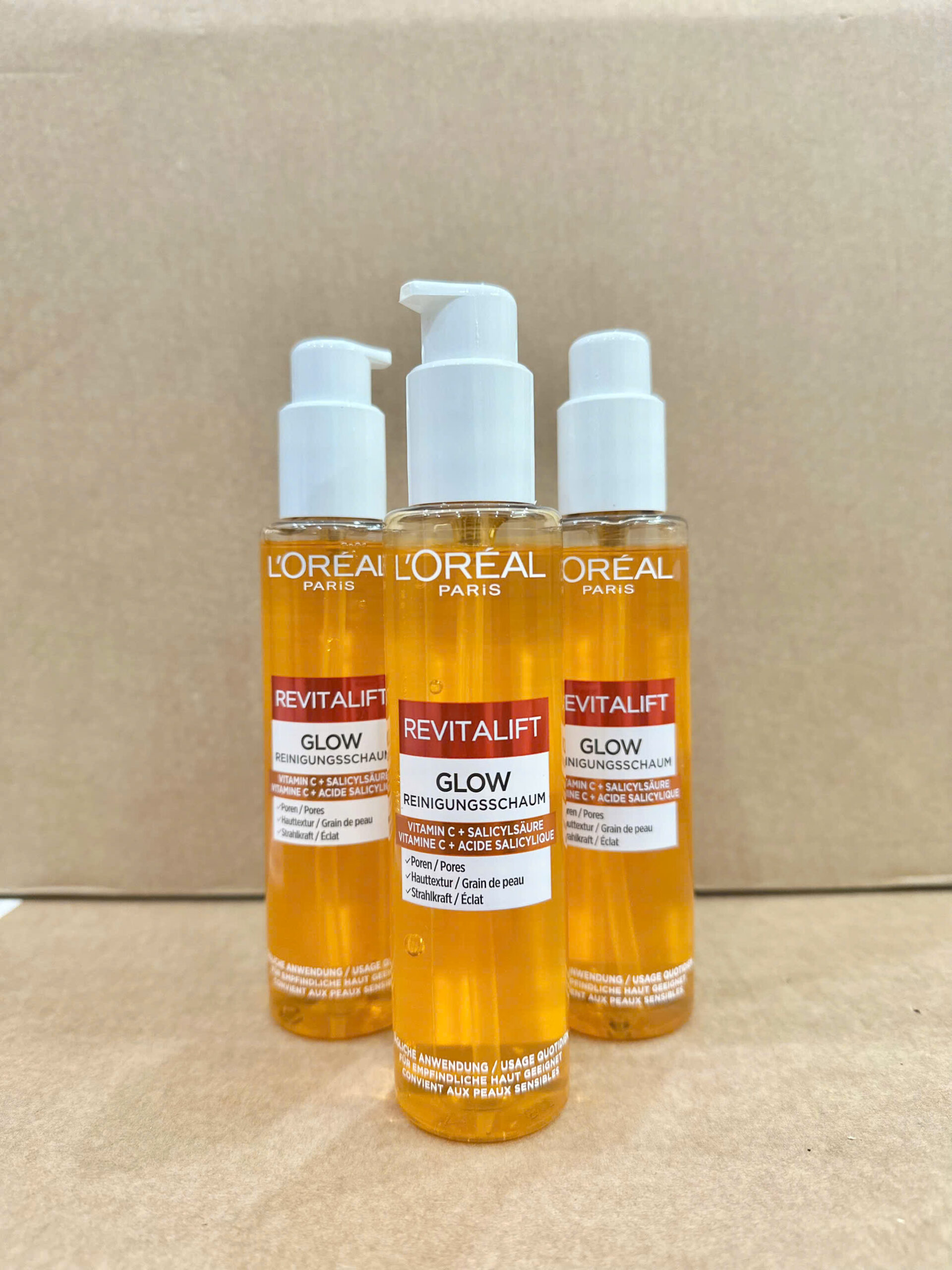 Sữa rửa mặt tạo bọt Loreal Revitalift Glow Reinigungsschaum làm sáng da, 150ml Sữa rửa mặt tạo bọt Loreal Revitalift Glow Reinigungsschaum làm sáng da, 150ml