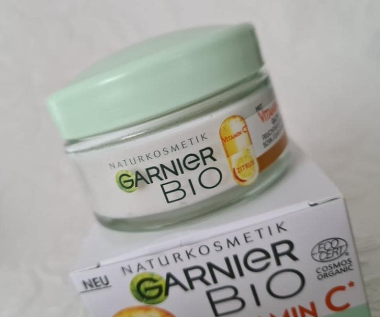 Kem dưỡng da Garnier Bio mit Vitamin C Glow làm sáng da, mờ nám, 50ml Kem dưỡng da Garnier Bio mit Vitamin C Glow làm sáng da, mờ nám, 50ml