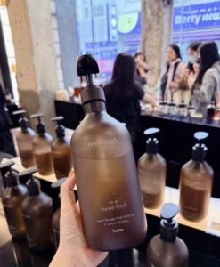Sữa tắm nước hoa Hetras Hotel Therapy Body Wash No.20 Santal Fresh, 1013ml