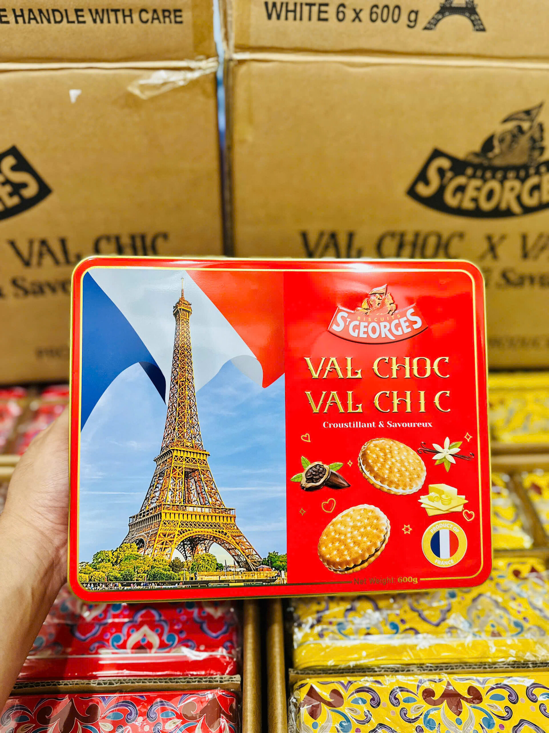 Bánh quy kẹp kem socola và vani St Georges Val Chic & Val Choc, 600g {Đỏ trơn} Bánh quy kẹp kem socola và vani St Georges Val Chic & Val Choc, 600g {Đỏ trơn}