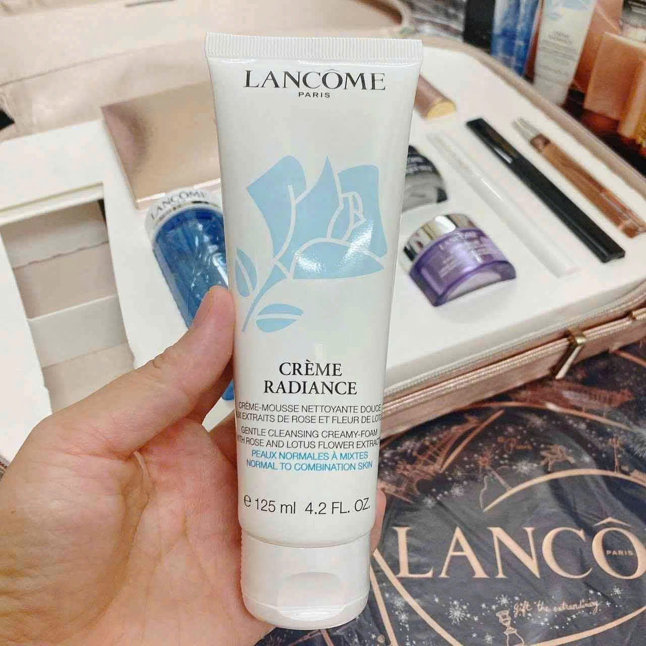 Sữa rửa mặt Lancome Creme Radiance Cream-to-Foam Cleanser, 125ml Sữa rửa mặt Lancome Creme Radiance Cream-to-Foam Cleanser, 125ml